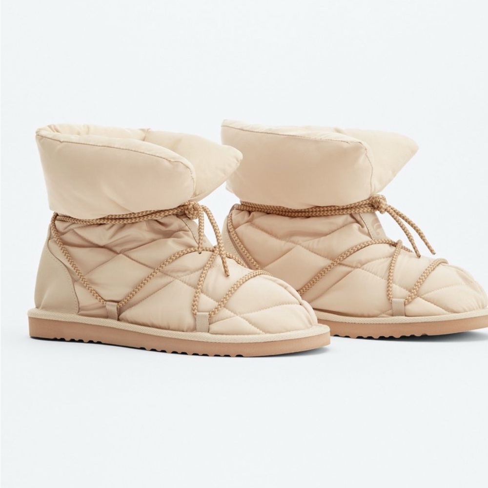 Fabletics Beige Puffer Slippers